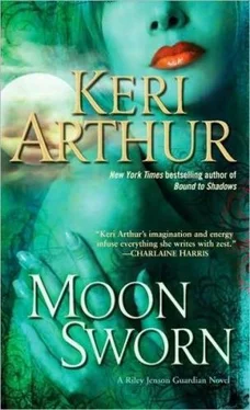 Keri Arthur Moon Sworn обложка книги