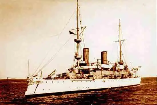 Крейсер Олимпия В ночь на 1 мая 1898 г выдалось новолуние На бездонном - фото 1