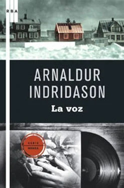 Arnaldur Indriðason La voz обложка книги