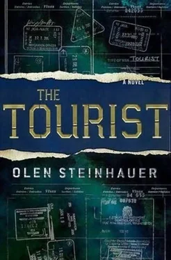 Olen Steinhauer The Tourist обложка книги