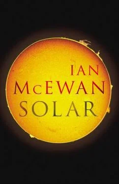 Ian McEwan Solar обложка книги