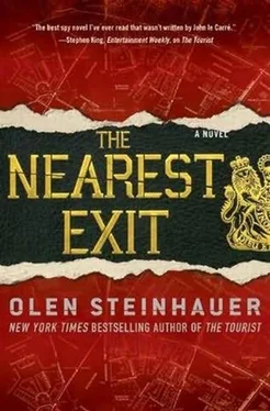 Olen Steinhauer The Nearest Exit обложка книги