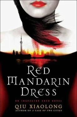 Qiu Xiaolong Red Mandarin Dress обложка книги