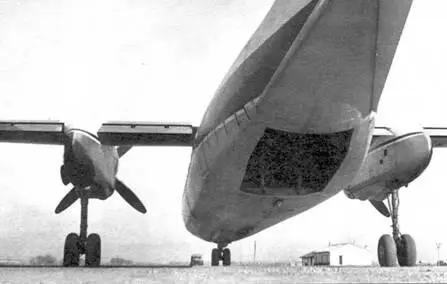 Ан24Т созданный в 1965 г был оснащен хвостовым люком Бочки с горючим в - фото 11