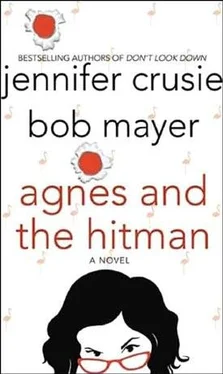 Jennifer Crusie Agnes and the Hitman обложка книги