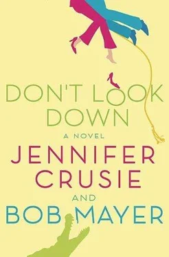 Jennifer Crusie Don't Look Down обложка книги