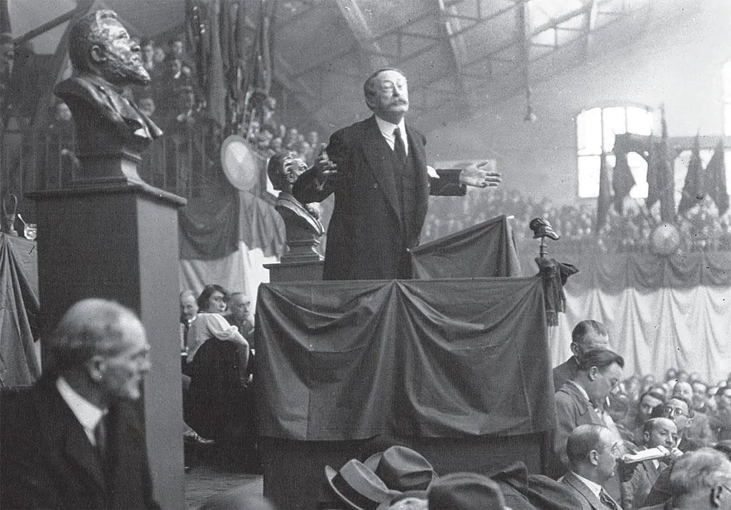 Леон Блюм лидер партии социалистов Фотография 1932 9 К несчастью в этот - фото 297