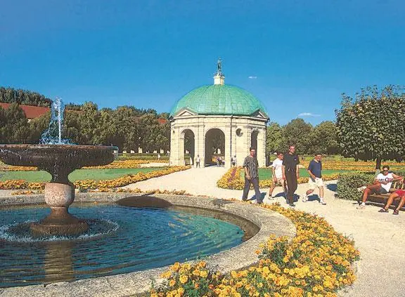 Придворный сад оазис тишины в центре города Улица Театинерштрассе Путь - фото 19