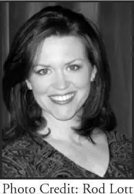 Malena Lott lives in Oklahoma with her husband and three children After a - фото 24
