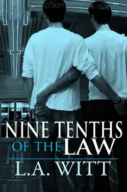 L Witt Nine-tenths of the Law обложка книги