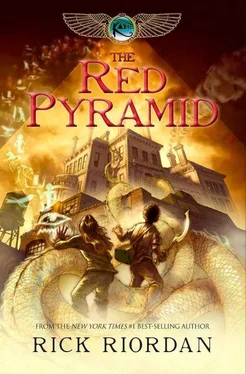 Rick Riordan The Red Pyramid обложка книги