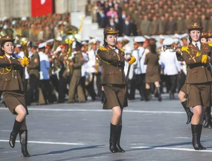 Выступление женской роты почетного караула на военном параде в честь 70летия - фото 49