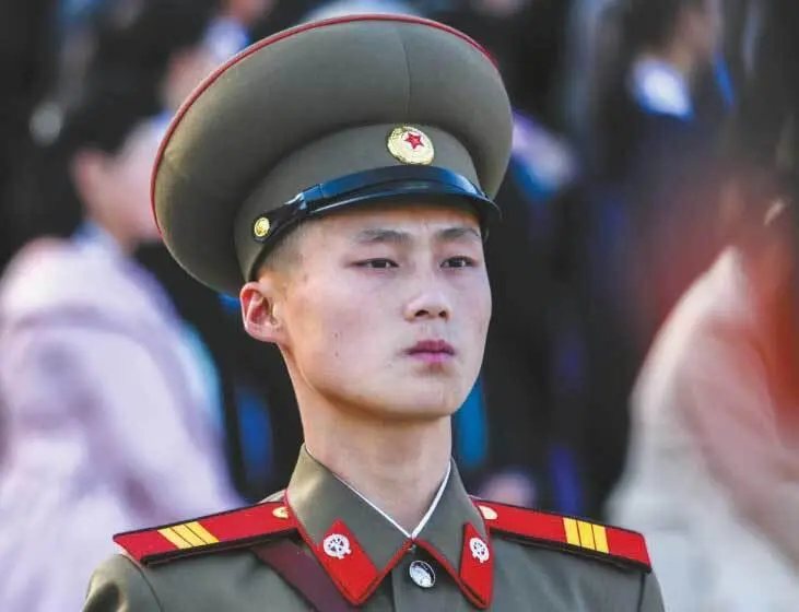 Солдат роты почетного караула во время торжественных мероприятий в честь - фото 61
