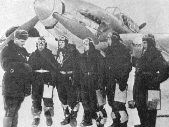 Летчики 448 штурмового авиаполка 1943 год В 872м штурмовом авиаполку в этот - фото 48