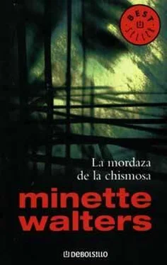 Minette Walters La Mordaza De La Chismosa обложка книги