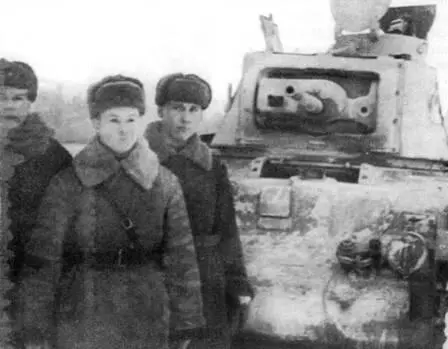 Экипаж пехотного танка Матильда II 19го танкового корпуса Центрального - фото 47