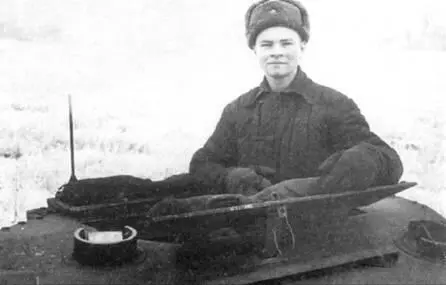 Заряжающий Валентайна сержант ФЮ Ваптишев Западный фронт декабрь 1942 - фото 50