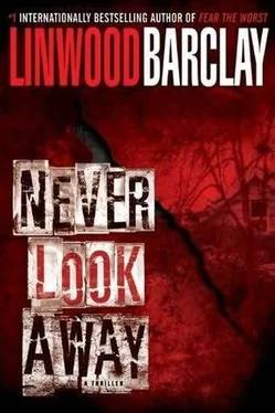 Linwood Barclay Never Look Away обложка книги