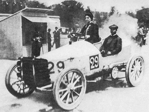 Первая женщина в истории автоспорта Камилл дю Гас Камилл продолжала - фото 1