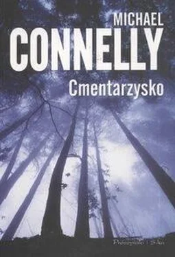 Michael Connelly Cmentarzysko обложка книги