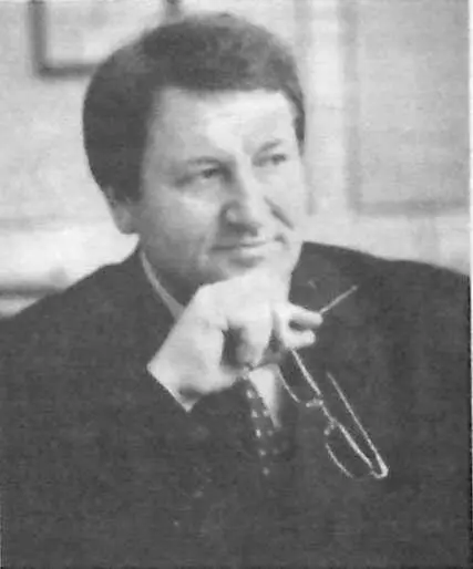 На МАКС2001 среди сотен других авиационных предприятий страны выделялась - фото 30
