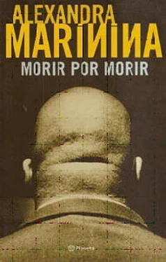 Alexandra Marínina Morir por morir обложка книги