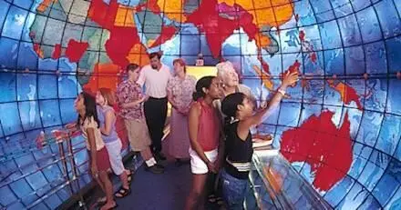 The Mapparium in Boston MA Early Chinese maps do not feature Tibet as a - фото 9