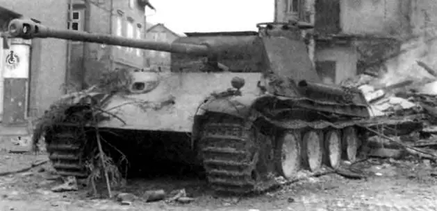 Танк варианта G позднего выпуска подбитый в пригороде Берлина 1945 год - фото 165