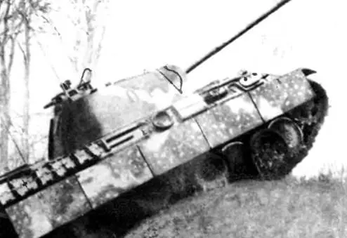 Пантера модели G в так называемом засадном камуфляже 1945 год Во время - фото 166