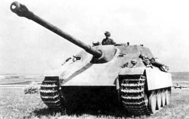 Ягдпантера на Восточном фронте 1944 год Серийное производство началось на - фото 183