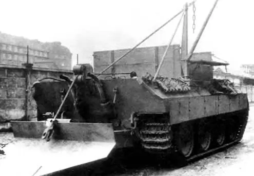 На фото вверху и справа один из первых вариантов Bergepanther AusfG на базе - фото 60