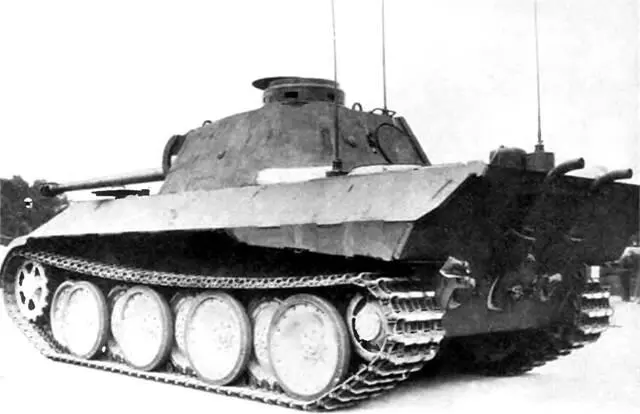 Командирский танк SdKfz267 изготовленный на базе Пантеры модели D - фото 66
