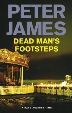 Peter James Las Huellas Del Hombre Muerto обложка книги