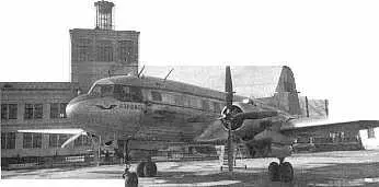 Ил126 в киевском аэропорту Жуляны 7 ноября 1954 Ил12Б на стоянке самолетов - фото 31
