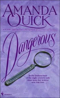 Amanda Quick Dangerous обложка книги