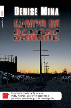 Denise Mina Campo De Sangre обложка книги