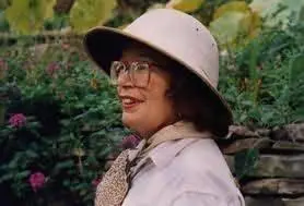ELIZABETH PETERS earned her PhD in Egyptology from the University of Chicago - фото 2