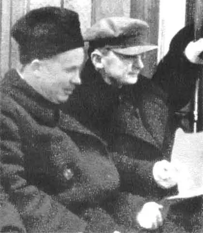Н С Хрущев и Л П Берия в метро Строительство метро Видны здания нынешней - фото 48