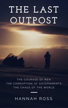 Hannah Ross The Last Outpost: An Antarctic Dystopia обложка книги