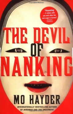 Mo Hayder The Devil of Nanking aka Tokyo обложка книги