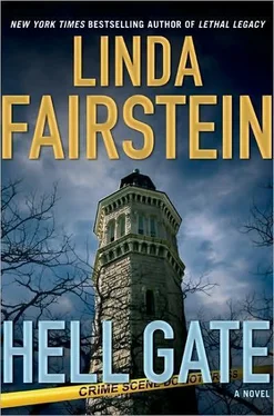 Linda Fairstein Hell Gate обложка книги