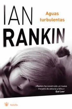 Ian Rankin Aguas Turbulentas обложка книги