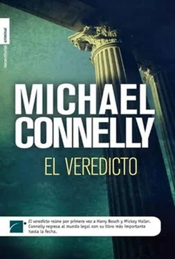 Michael Connelly El Veredicto обложка книги