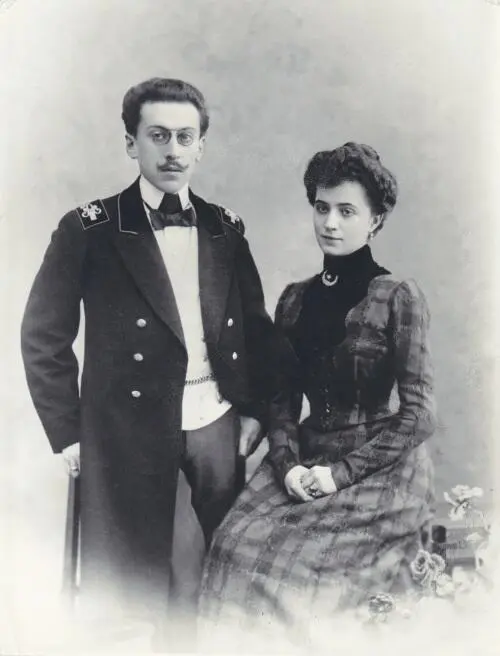 В С Лихачёва Коняева и С М Лихачёв 1900 г Д С Лихачёв студент - фото 3