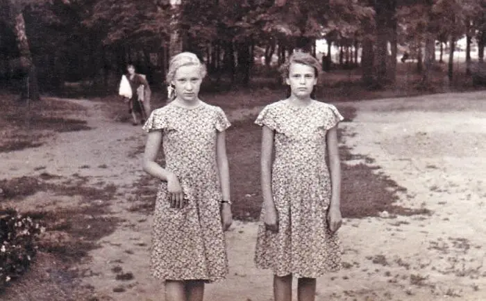 Вера и Мила Лихачёвы Конец 1940х гг Людмила Дмитриевна Лихачёва 1958 г - фото 18