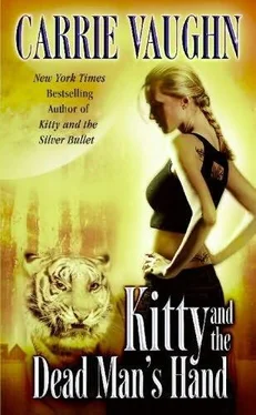 Carrie Vaughn Kitty and the Dead Man's Hand обложка книги