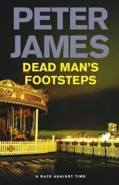 Peter James Dead Man’s Footsteps обложка книги