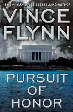 Flynn Vince Pursuit Of Honor обложка книги