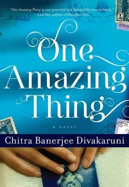 Chitra Divakaruni One Amazing Thing обложка книги