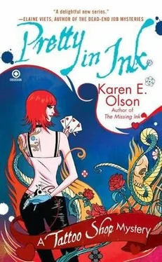 Karen Olson Pretty In Ink обложка книги